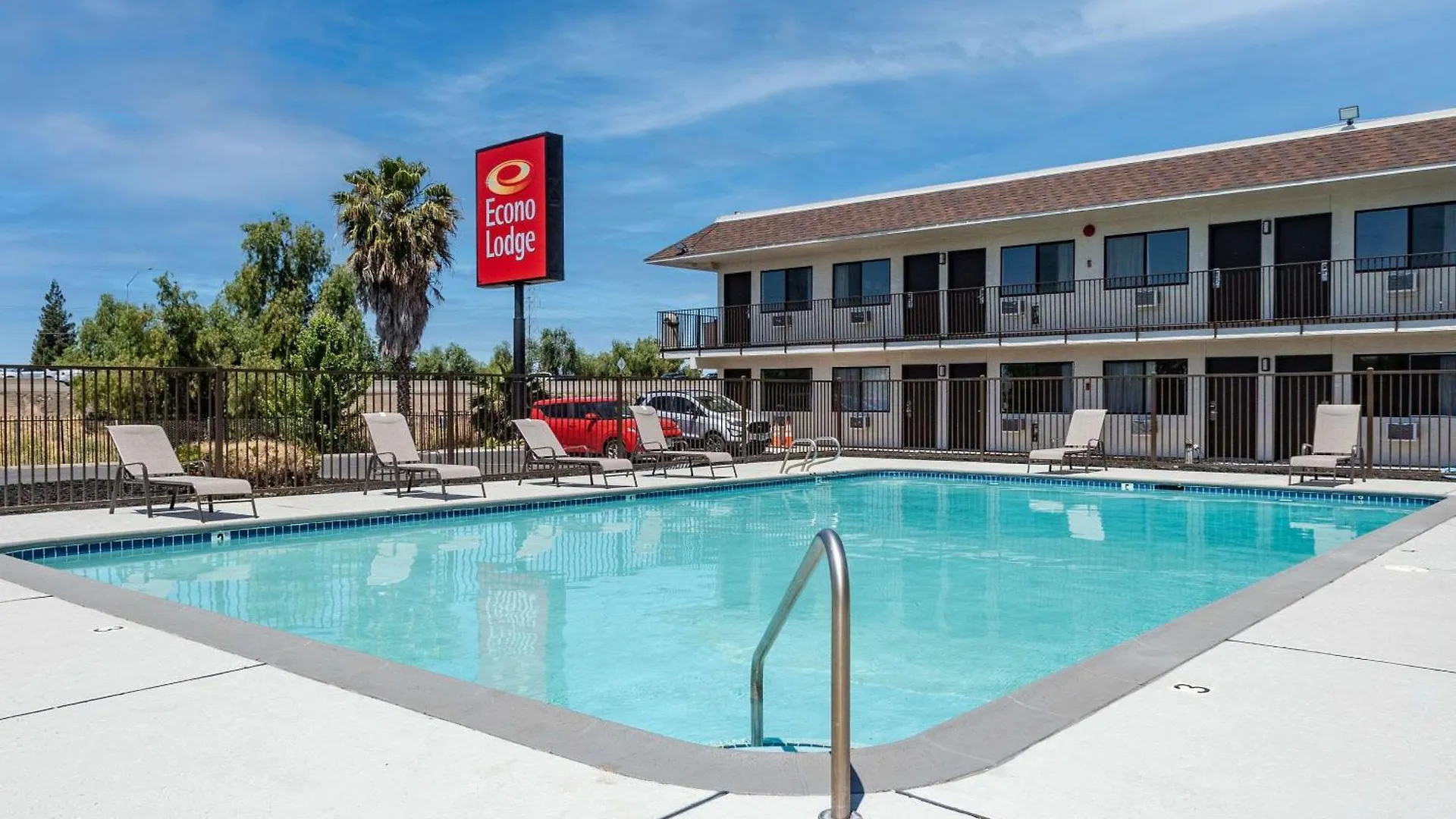 6 Smart Econo Lodge Hotels in California Worth Booking